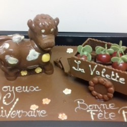 Artisan chocolatier réalise des créations à Carhaix